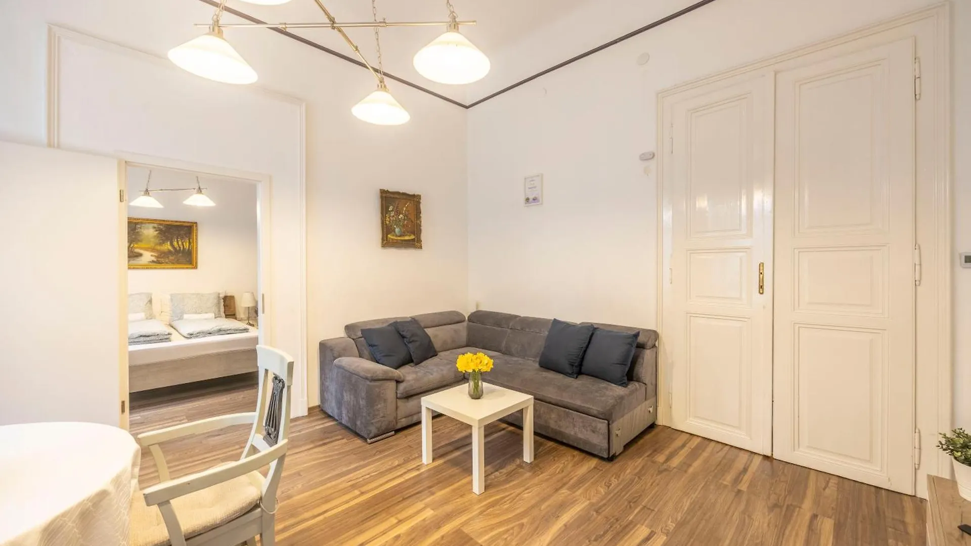 Deluxe City Center Apartment W' 5 Bedrooms Budapest