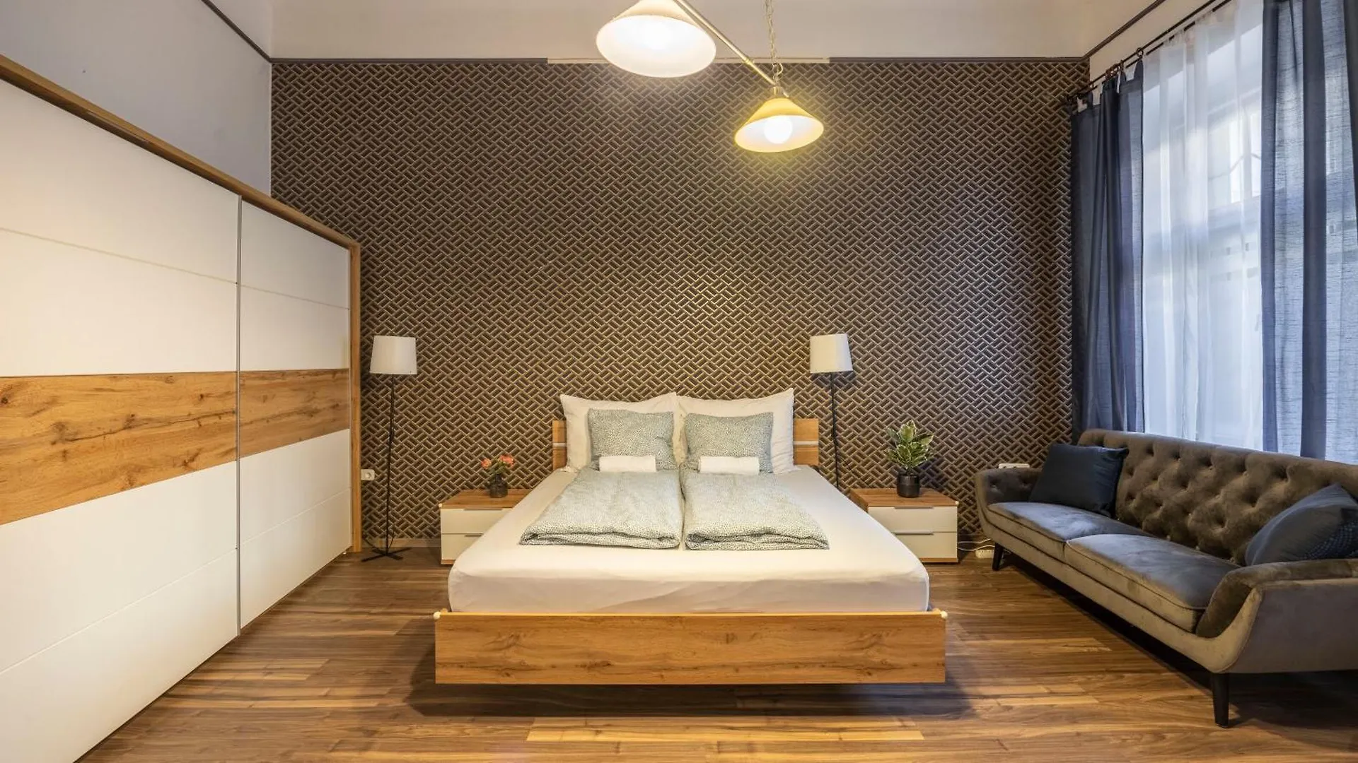 Deluxe City Center Apartment W' 5 Bedrooms Budapest